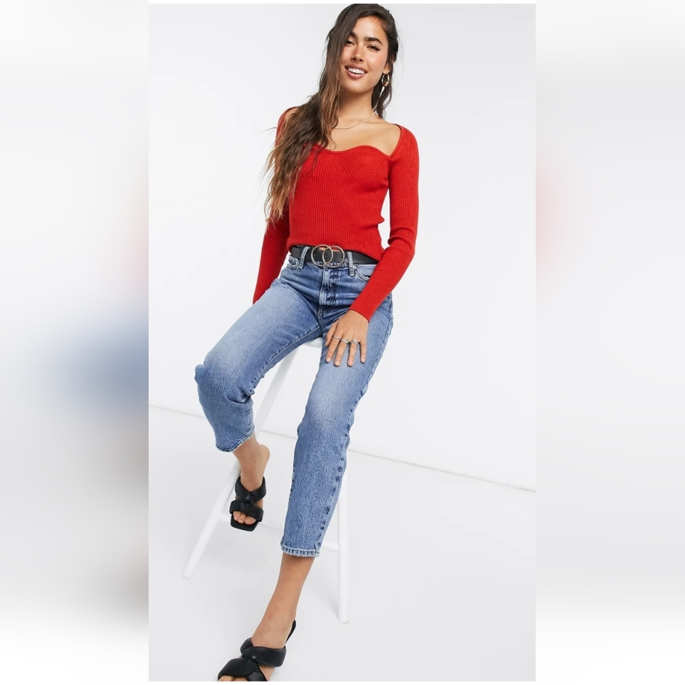 Sweatheart neckline knit long sleeve top